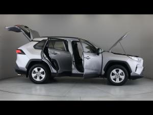 Toyota RAV4 2.0 GX auto - Image 15