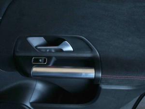 Mercedes-Benz GLA GLA200 Progressive - Image 30
