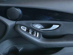 Mercedes-Benz C-Class C200 auto - Image 25