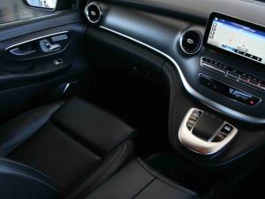Mercedes-Benz V-Class V300d Exclusive - Image 9