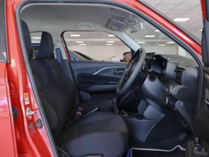 Suzuki Swift 1.2 GLX manual - Image 11
