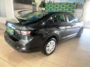 Volkswagen Polo sedan 1.6 manual - Image 3