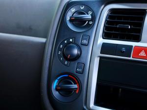 Hyundai H-100 Bakkie 2.6D deck (aircon) - Image 12