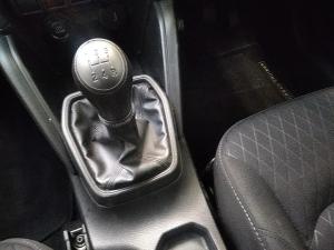 Toyota Urban Cruiser 1.5 XR manual - Image 13