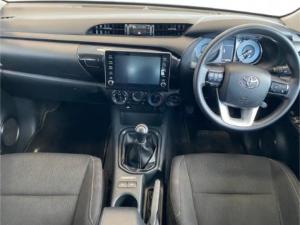 Toyota Hilux 2.4GD-6 double cab 4x4 Raider X manual - Image 6