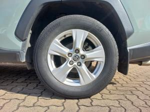 Toyota RAV4 2.0 GX auto - Image 16