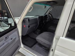 Toyota Land Cruiser 79 4.5DD/C - Image 7