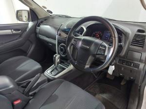 Isuzu KB 300D-Teq double cab LX auto - Image 11