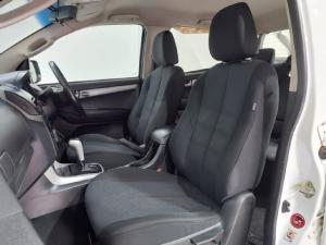 Isuzu KB 300D-Teq double cab LX auto - Image 5