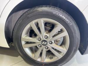 Hyundai Elantra 1.6 Executive - Image 7