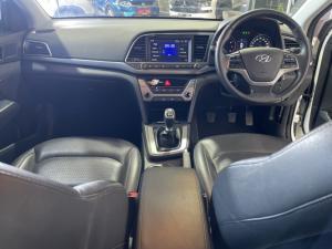 Hyundai Elantra 1.6 Executive - Image 9