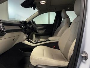 Volvo XC40 B3 Ultimate Dark - Image 12