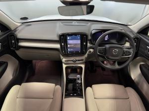 Volvo XC40 B3 Ultimate Dark - Image 13