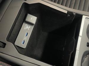Land Rover Discovery Sport P250 R-Dynamic SE - Image 15