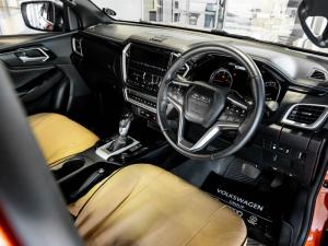 Isuzu D-Max 3.0TD double cab V-Cross 4x4 - Image 10