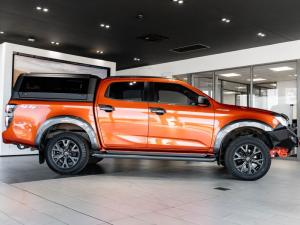 Isuzu D-Max 3.0TD double cab V-Cross 4x4 - Image 9