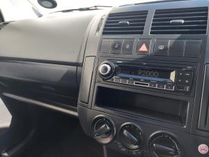 Volkswagen Polo sedan 1.4 Trendline - Image 12