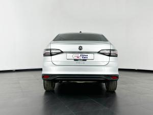 Volkswagen Polo 1.6 Life Tiptronic - Image 5