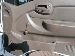 Hyundai H-100 Bakkie 2.6D deck (aircon) - Image 6