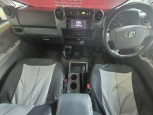 Toyota Land Cruiser 76 4.5D-4D V8 station wagon LX - Image 6