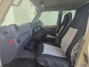 Toyota Land Cruiser 76 4.5D-4D V8 station wagon LX - Image 7