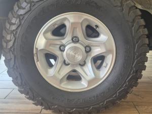 Toyota Land Cruiser 76 4.5D-4D V8 station wagon LX - Image 13