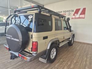 Toyota Land Cruiser 76 4.5D-4D V8 station wagon LX - Image 2
