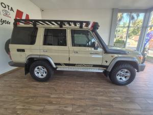 Toyota Land Cruiser 76 4.5D-4D V8 station wagon LX - Image 3