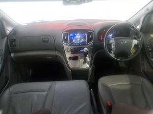 Hyundai H-1 2.5VGTi bus Elite 12-seater - Image 6
