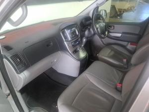 Hyundai H-1 2.5VGTi bus Elite 12-seater - Image 7
