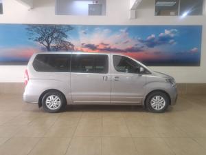 Hyundai H-1 2.5VGTi bus Elite 12-seater - Image 3