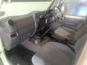 Toyota Land Cruiser 79 4.5D-4D V8 single cab LX - Image 7
