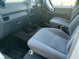 Toyota Land Cruiser 79 4.5D-4D V8 single cab LX - Image 7