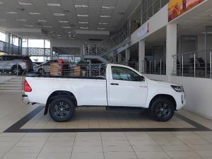 Toyota Hilux 2.4GD-6 single cab 4x4 Raider manual - Image 3