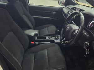 Toyota Hilux 2.8 GD-6 Raider 4X4 automaticD/C - Image 9