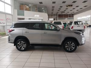 Toyota Fortuner 2.8GD-6 Raised Body automatic - Image 3