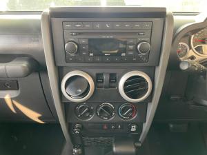 Jeep Wrangler 2.8CRD Sahara - Image 12