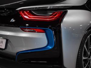 BMW i8 eDrive coupe Protonic Frozen Yellow Edition - Image 10