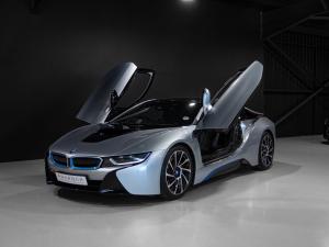 BMW i8 eDrive coupe Protonic Frozen Yellow Edition - Image 11