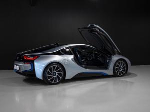 BMW i8 eDrive coupe Protonic Frozen Yellow Edition - Image 12