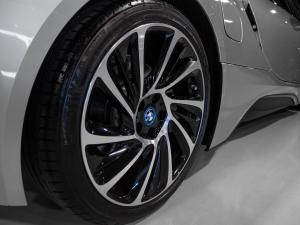 BMW i8 eDrive coupe Protonic Frozen Yellow Edition - Image 16
