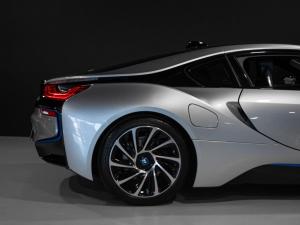 BMW i8 eDrive coupe Protonic Frozen Yellow Edition - Image 20