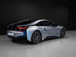 BMW i8 eDrive coupe Protonic Frozen Yellow Edition - Image 21