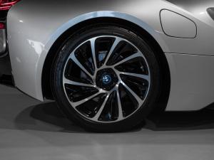 BMW i8 eDrive coupe Protonic Frozen Yellow Edition - Image 23