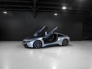 BMW i8 eDrive coupe Protonic Frozen Yellow Edition - Image 25