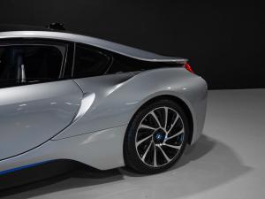 BMW i8 eDrive coupe Protonic Frozen Yellow Edition - Image 27
