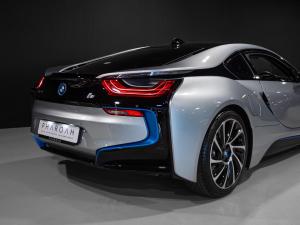 BMW i8 eDrive coupe Protonic Frozen Yellow Edition - Image 3