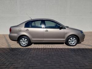 Volkswagen Polo sedan 1.4 Trendline - Image 3