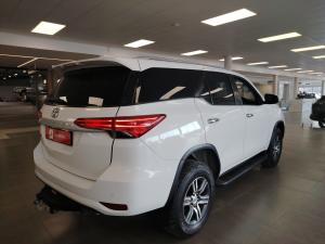 Toyota Fortuner 2.4GD-6 manual - Image 2