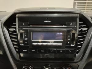 Isuzu D-Max 1.9TD double cab L 4x4 manual - Image 13